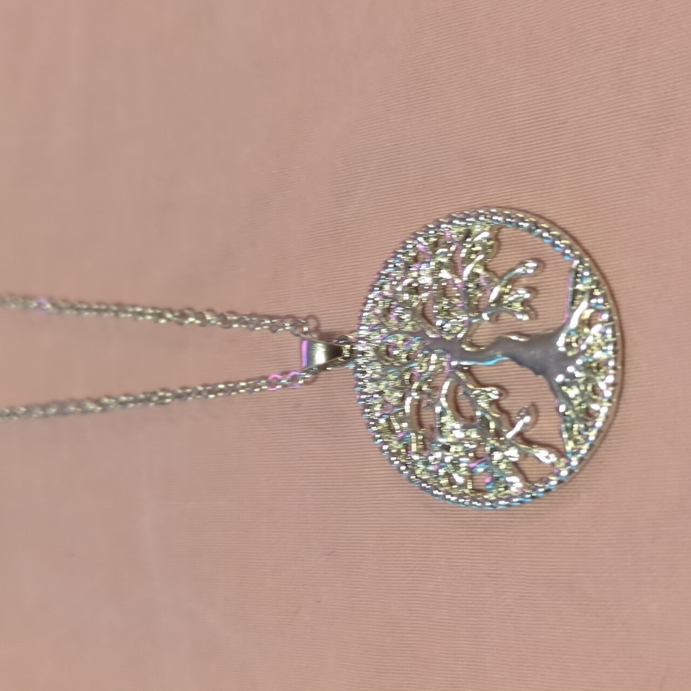 Silver-tone tree of life Charm On 16" necklace nwot
